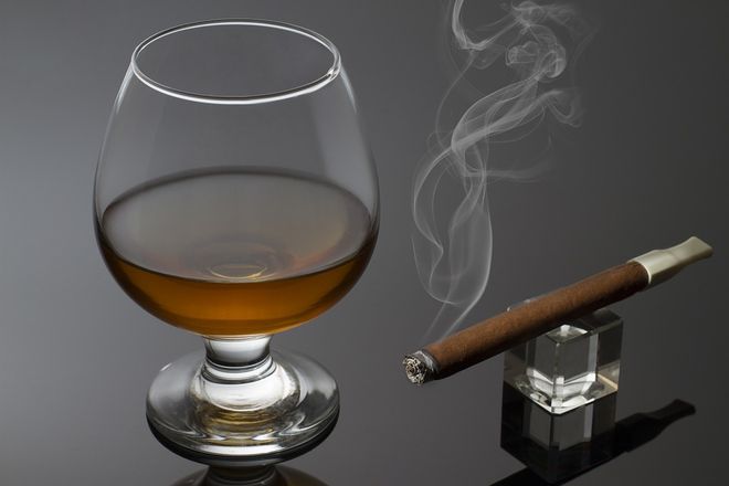 Стакан виски и сигара