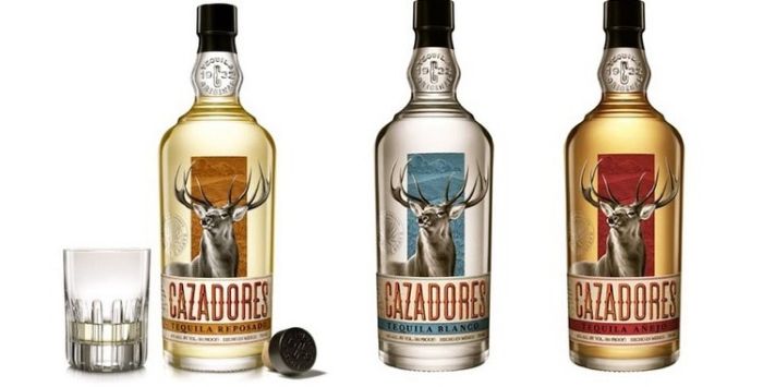Три бутылки Cazadores